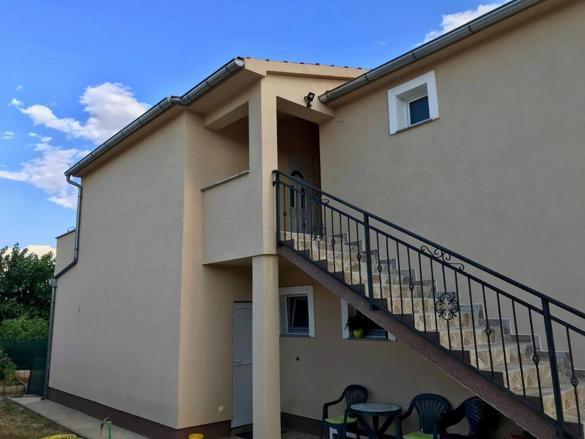 Apartman Laura Tribalj Esterno foto