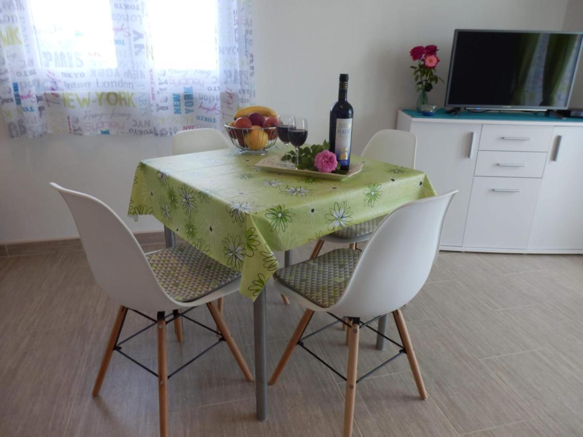 Apartman Laura Tribalj Esterno foto